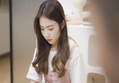 Đứa cháu bị cha dượng đụ phọt lồn nhoe