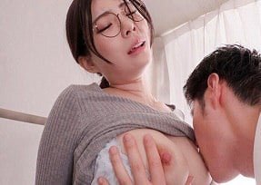 Cô giáo Rei Kamiki khiến học sinh phấn khích