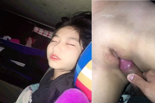 Đút cặc vào lồn non đang ngủ trưa